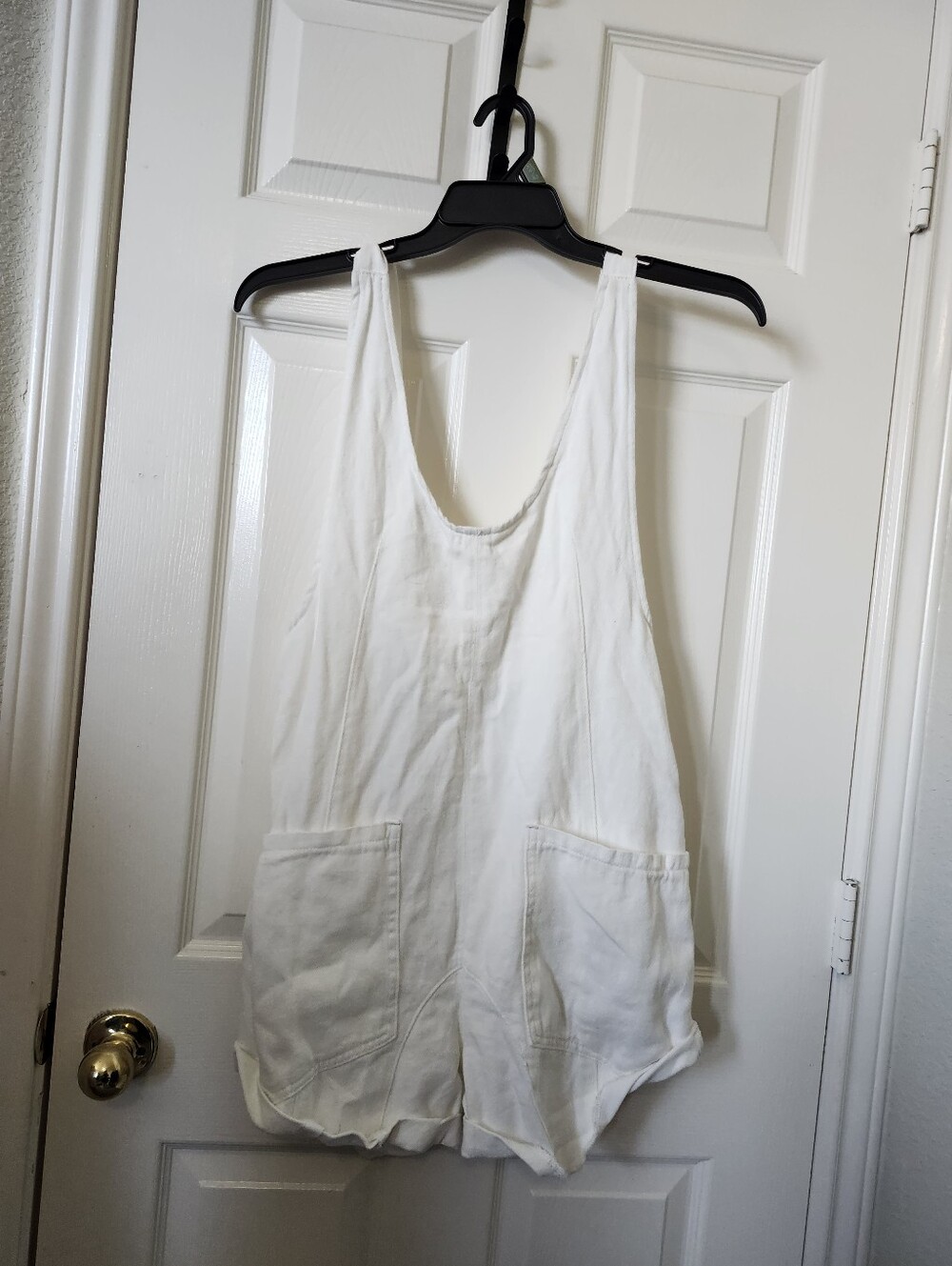 eesome White Linen-Blend Romper with Front Pockets
